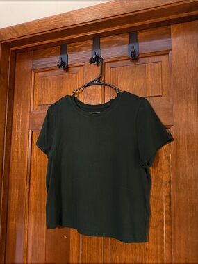 Old Navy Short-Sleeve Crew Tee in Dark Green